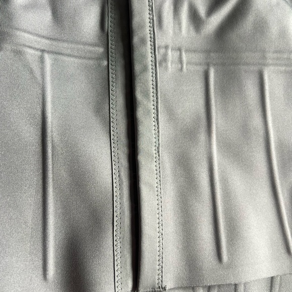 SKIMS Bonded Cropped Corset | NWT | Size LARGE | SOLD OUT & HARD TO FIND! - Picture 7 of 7